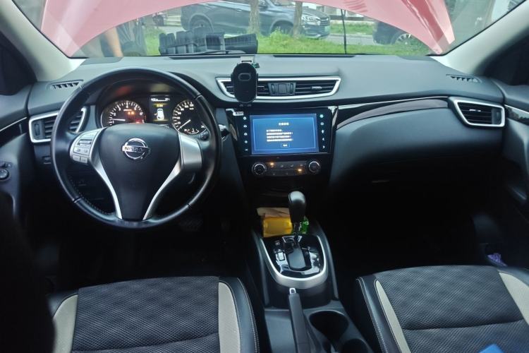 Used Nissan Qashqai 2016 2.0L CVT Luxury Edition Center Console