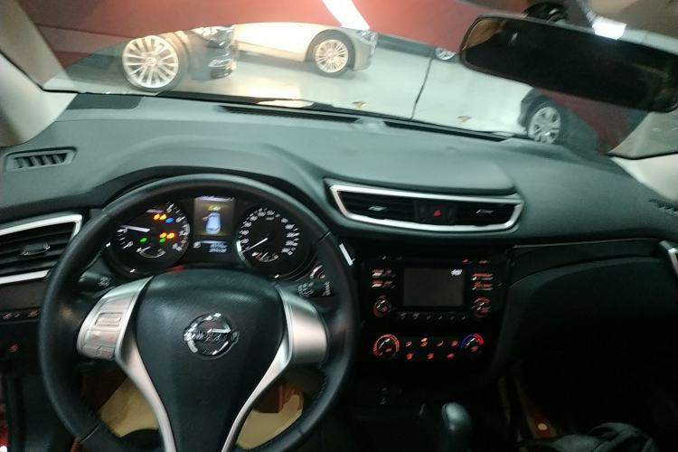 Used Nissan Qashqai 2016 2.0L CVT Luxury Edition Center Console