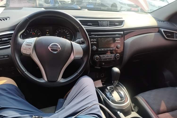 Used Nissan Qashqai 2016 2.0L CVT Luxury Edition Center Console