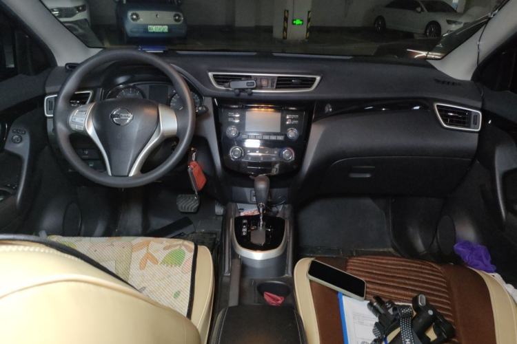 Used Nissan Qashqai 2016 2.0L CVT Elite Edition Center Console