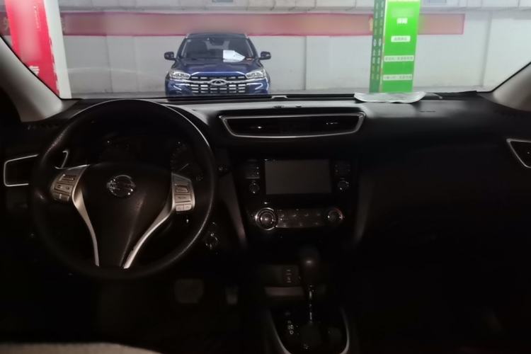 Used Nissan Qashqai 2016 2.0L CVT Elite Edition Center Console