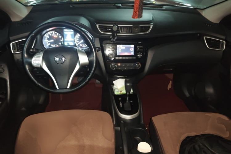 Used Nissan Qashqai 2016 2.0L CVT Elite Edition Center Console