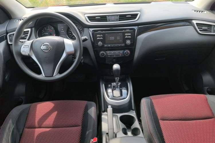 Used Nissan Qashqai 2016 2.0L CVT Elite Edition Center Console