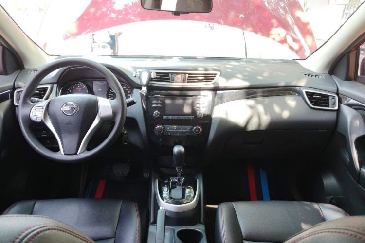 Used Nissan Qashqai 2016 2.0L CVT Elite Edition Center Console