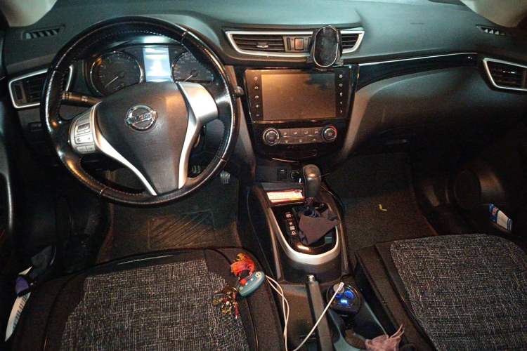 Used Nissan Qashqai 2016 2.0L CVT Luxury Edition Center Console