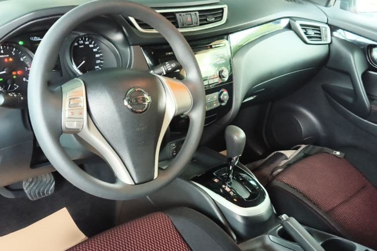 Used Nissan Qashqai 2016 2.0L CVT Elite Edition Center Console