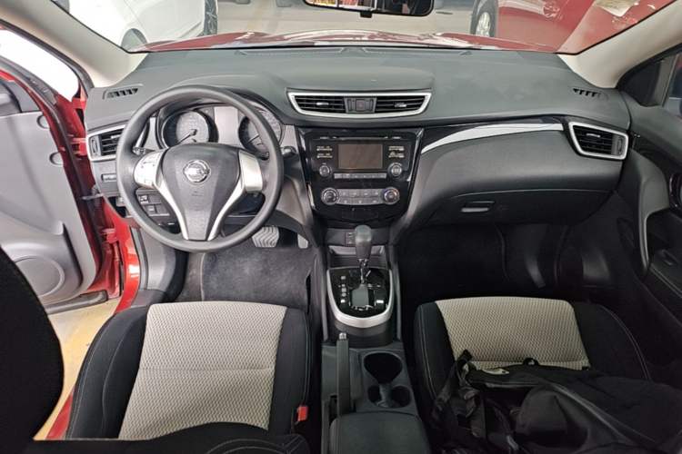 Used Nissan Qashqai 2016 2.0L CVT Elite Edition Center Console