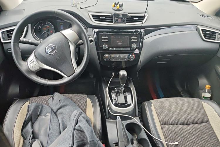 Used Nissan Qashqai 2016 2.0L CVT Luxury Edition Center Console