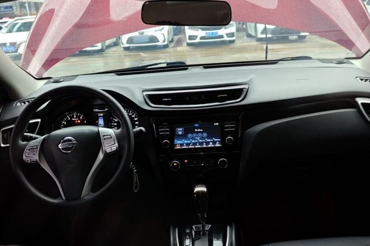 Used Nissan Qashqai 2016 2.0L CVT Elite Edition Center Console