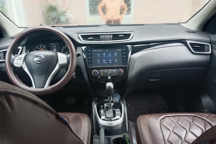Used Nissan Qashqai 2016 2.0L CVT Elite Edition Center Console