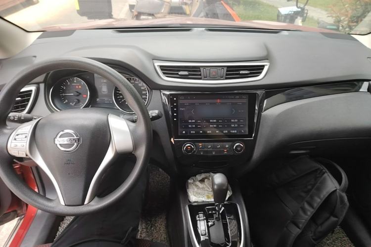 Used Nissan Qashqai 2016 2.0L CVT Elite Edition Center Console