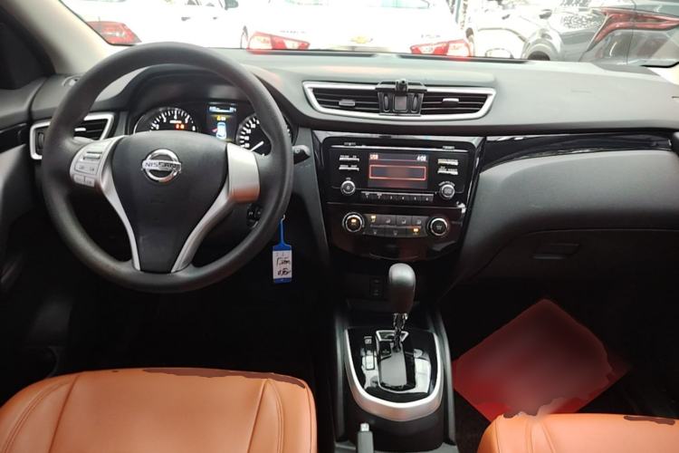 Used Nissan Qashqai 2016 2.0L CVT Elite Edition Center Console