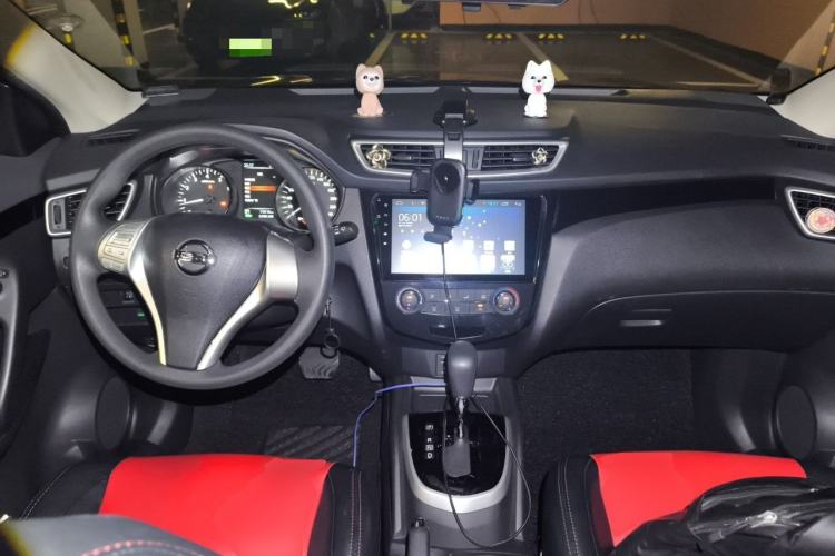 Used Nissan Qashqai 2016 2.0L CVT Elite Edition Center Console