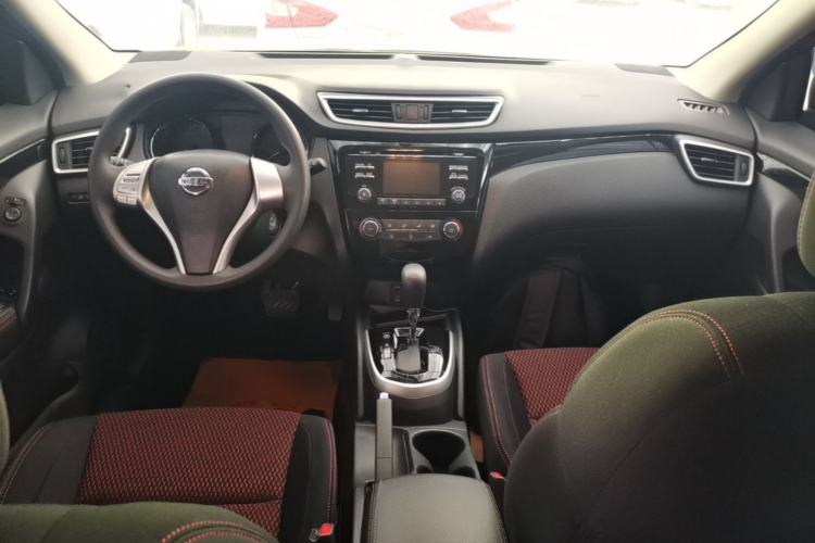 Used Nissan Qashqai 2016 2.0L CVT Elite Edition Center Console