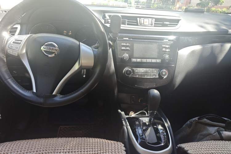 Used Nissan Qashqai 2016 2.0L CVT Luxury Edition Center Console