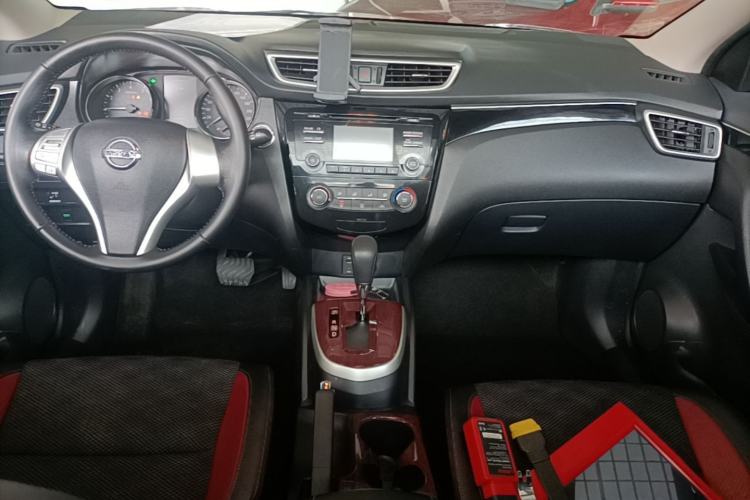 Used Nissan Qashqai 2016 2.0L CVT Luxury Edition Center Console