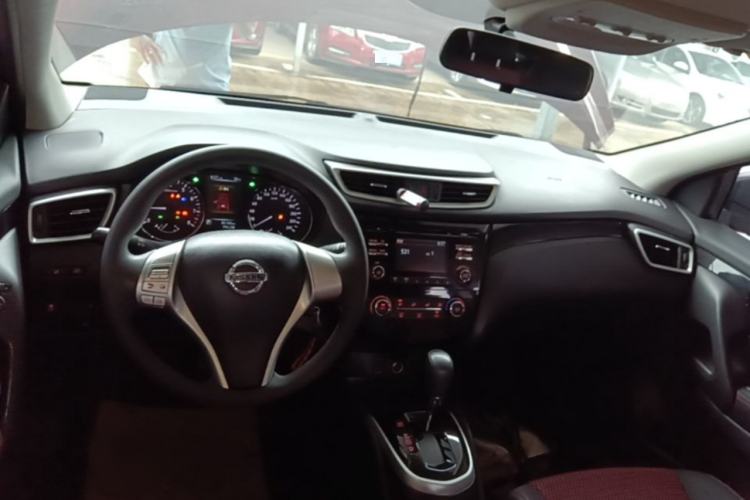 Used Nissan Qashqai 2016 2.0L CVT Elite Edition Center Console