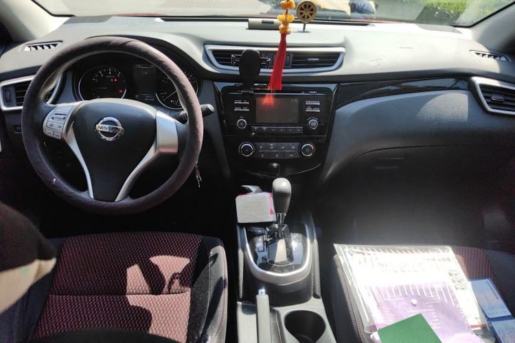 Used Nissan Qashqai 2016 2.0L CVT Elite Edition Center Console