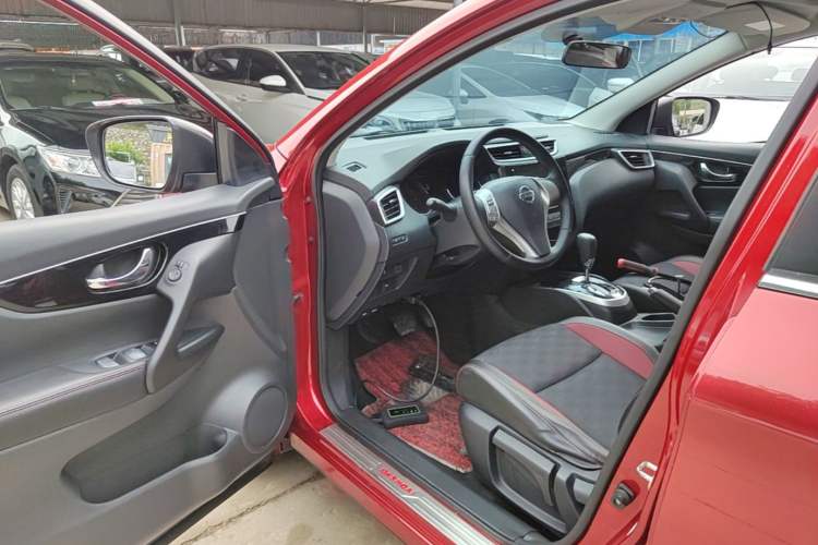 Used Nissan Qashqai 2016 2.0L CVT Luxury Edition Driver Seat