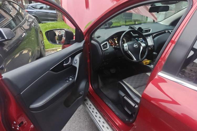 Used Nissan Qashqai 2016 2.0L CVT Luxury Edition Driver Seat