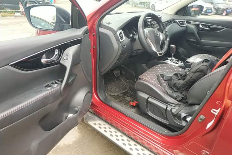 Used Nissan Qashqai 2016 2.0L CVT Leading Edition Driver Seat