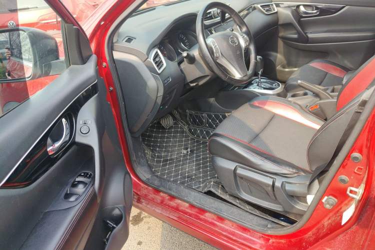 Used Nissan Qashqai 2016 2.0L CVT Luxury Edition Driver Seat