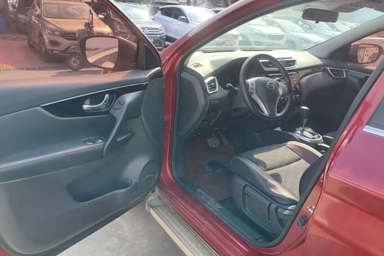 Used Nissan Qashqai 2016 2.0L CVT Luxury Edition Driver Seat