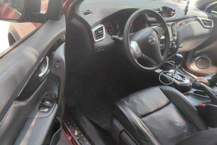 Used Nissan Qashqai 2016 2.0L CVT Elite Edition Driver Seat