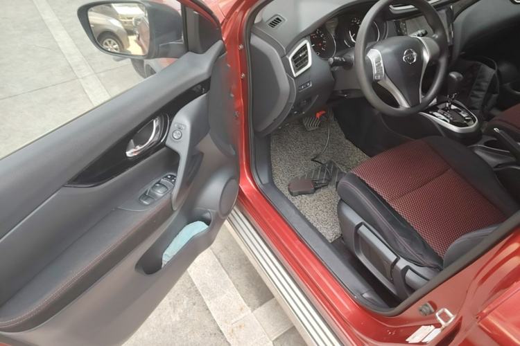 Used Nissan Qashqai 2016 2.0L CVT Elite Edition Driver Seat