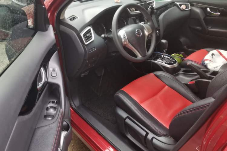 Used Nissan Qashqai 2016 2.0L CVT Elite Edition Driver Seat