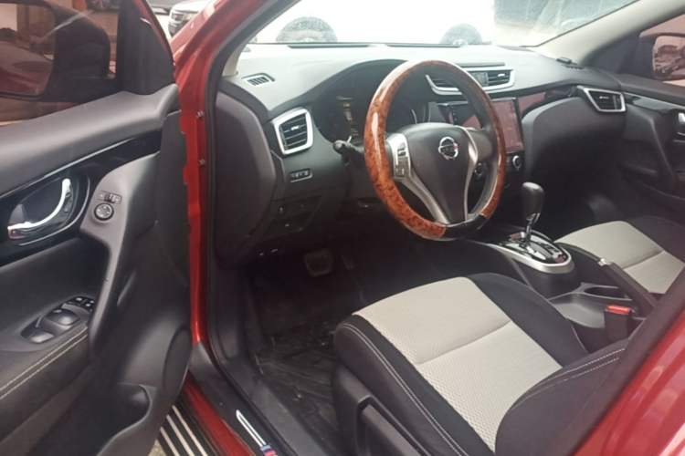 Used Nissan Qashqai 2016 2.0L CVT Elite Edition Driver Seat