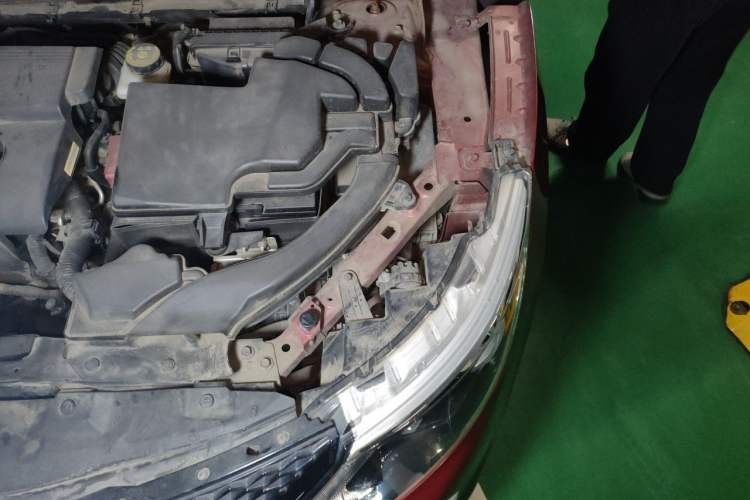 Used Nissan Qashqai 2016 2.0L CVT Elite Edition Engine Bay Left