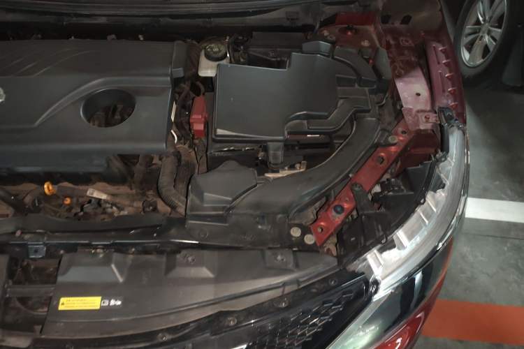 Used Nissan Qashqai 2016 2.0L CVT Elite Edition Engine Bay Left