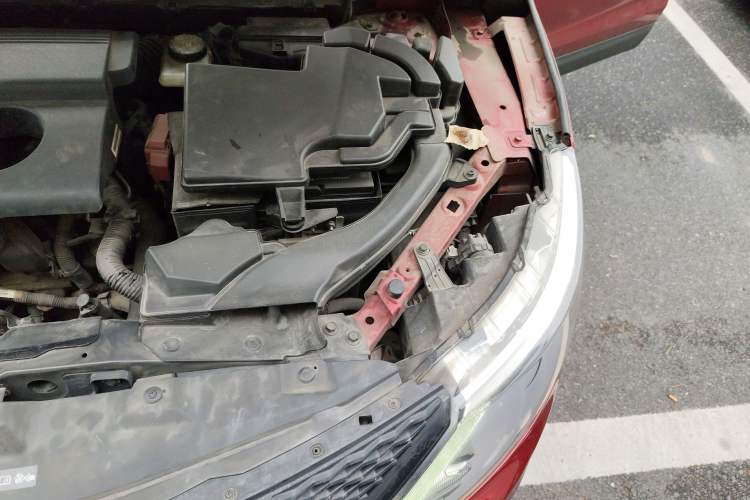 Used Nissan Qashqai 2016 2.0L CVT Elite Edition Engine Bay Left