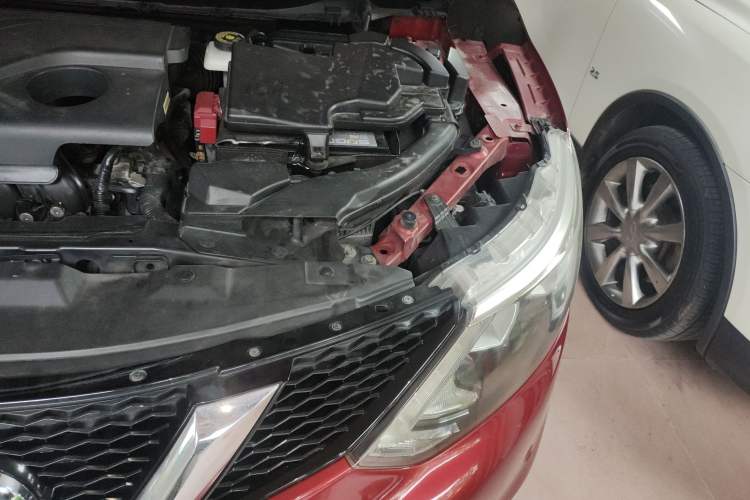 Used Nissan Qashqai 2016 2.0L CVT Deluxe Edition Engine Bay Left
