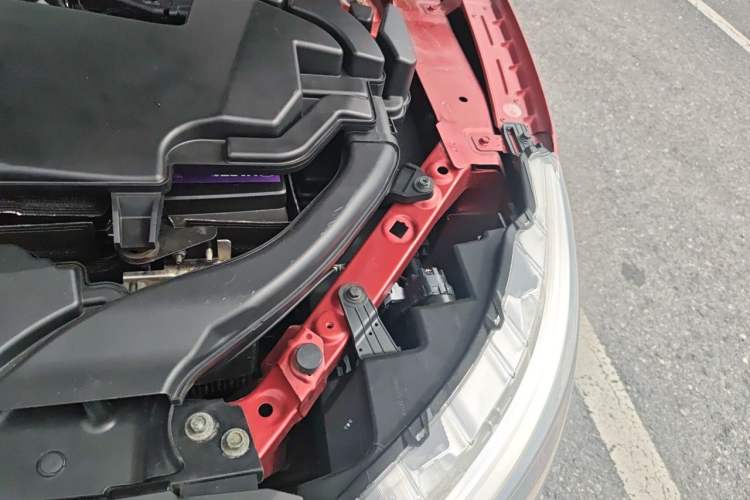 Used Nissan Qashqai 2016 2.0L CVT Luxury Edition Engine Bay Left