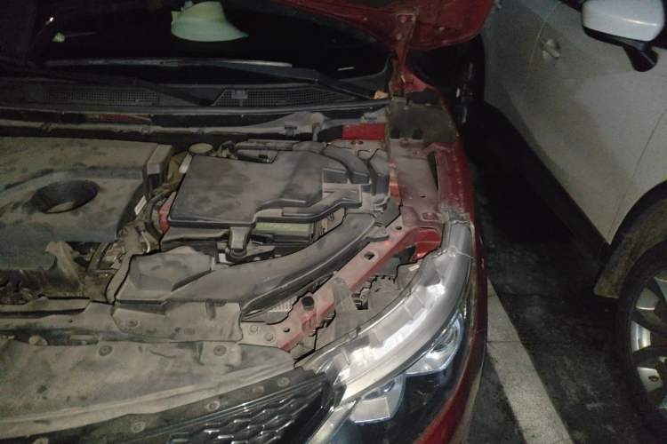 Used Nissan Qashqai 2016 2.0L CVT Elite Edition Engine Bay Left