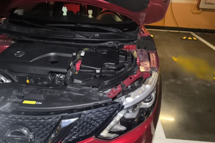 Used Nissan Qashqai 2016 2.0L CVT Elite Edition Engine Bay Left