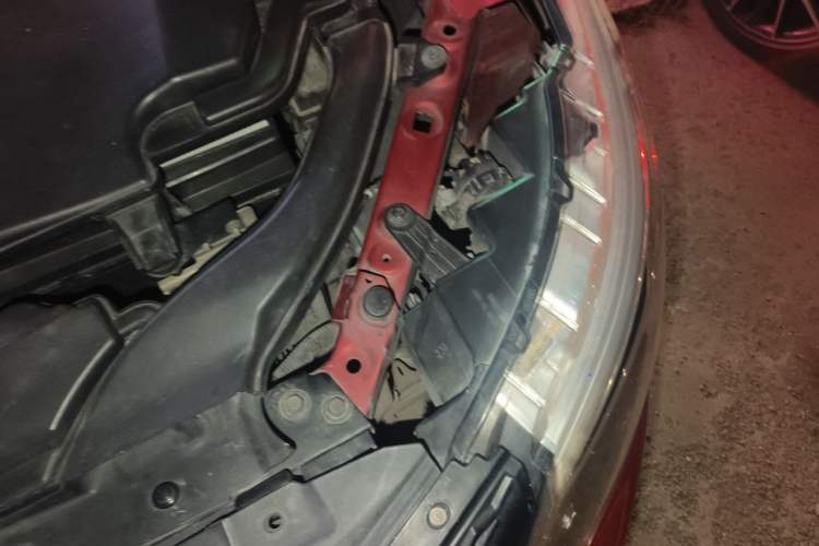 Used Nissan Qashqai 2016 2.0L CVT Elite Edition Engine Bay Left