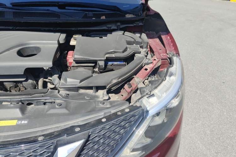 Used Nissan Qashqai 2016 2.0L CVT Elite Edition Engine Bay Left