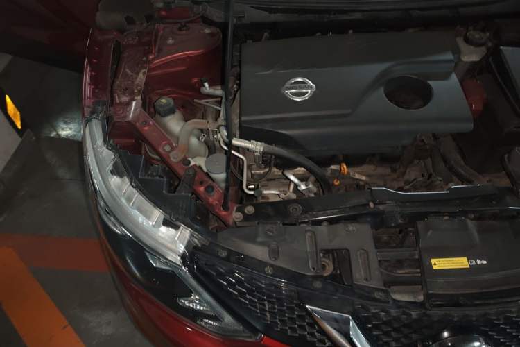 Used Nissan Qashqai 2016 2.0L CVT Elite Edition Engine Bay Right