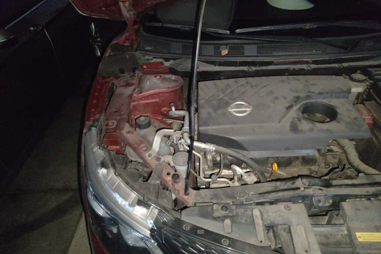 Used Nissan Qashqai 2016 2.0L CVT Elite Edition Engine Bay Right