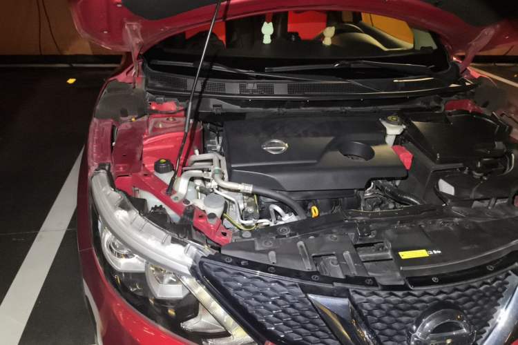 Used Nissan Qashqai 2016 2.0L CVT Elite Edition Engine Bay Right