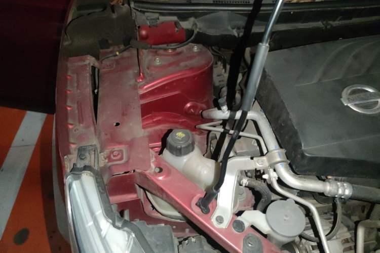 Used Nissan Qashqai 2016 2.0L CVT Luxury Edition Engine Bay Right