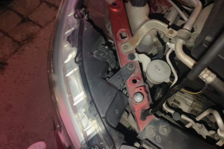 Used Nissan Qashqai 2016 2.0L CVT Elite Edition Engine Bay Right