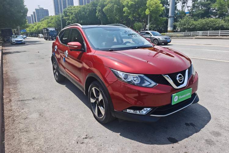 Used Nissan Qashqai 2016 2.0L CVT Deluxe Edition Exterior 2