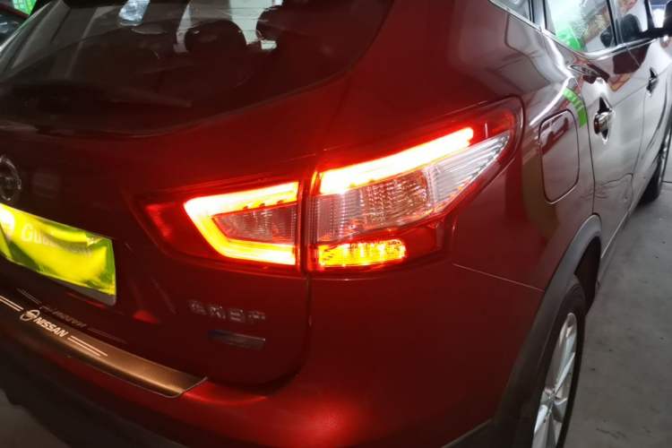 Used Nissan Qashqai 2016 2.0L CVT Elite Edition Exterior 3