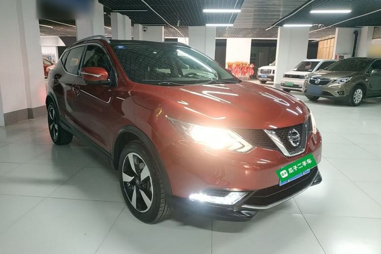 Used Nissan Qashqai 2016 2.0L CVT Luxury Edition Front Right 45 Deg