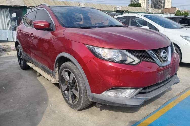 Used Nissan Qashqai 2016 2.0L CVT Luxury Edition Front Right 45 Deg