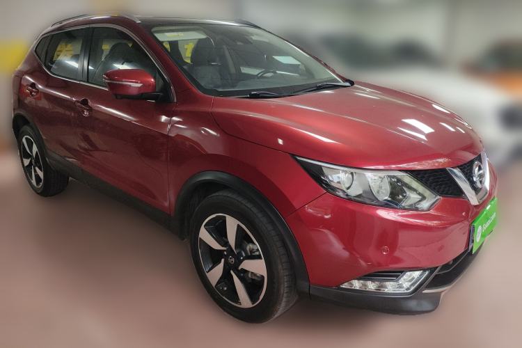 Used Nissan Qashqai 2016 2.0L CVT Deluxe Edition Front Right 45 Deg